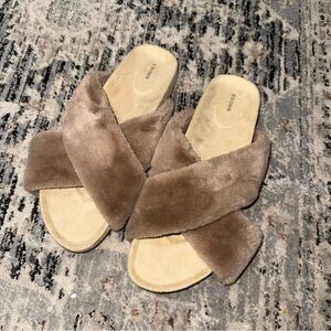 Birdies fuzzy slip on sandals house shoes 10